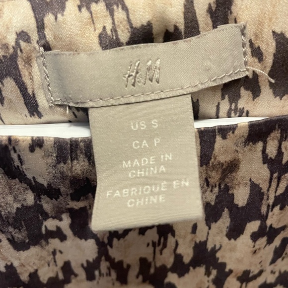 H&M Gray Patterned Women's Top - Picture 3 of 5